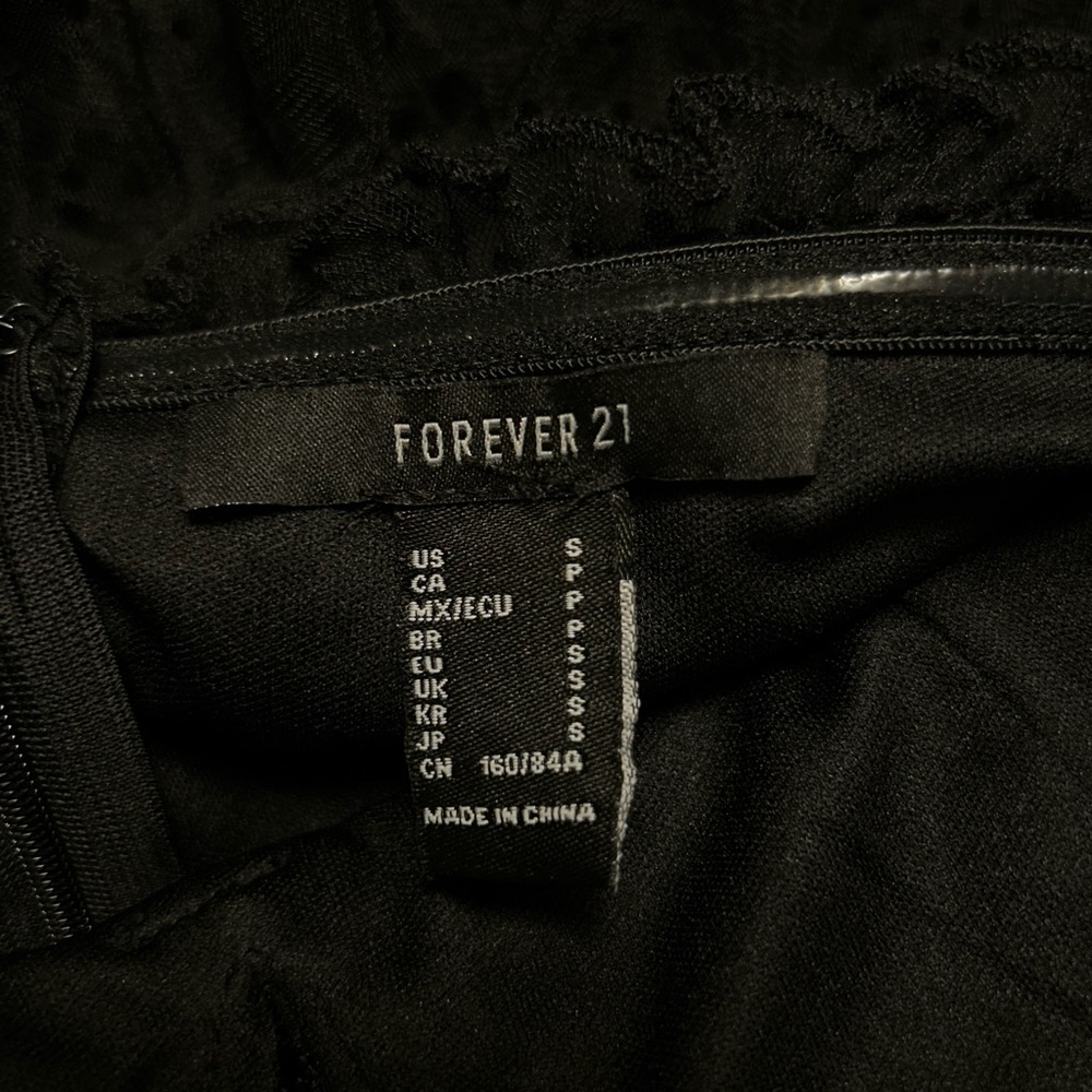 Forever 21 Black Velvet Tulle Dress NWOT size small Gothic Y2K style - Picture 2 of 4